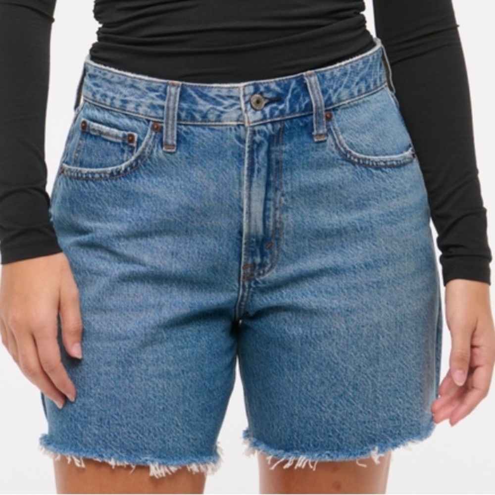 Abercrombie & Fitch Curve Love High Rise Loose Short
